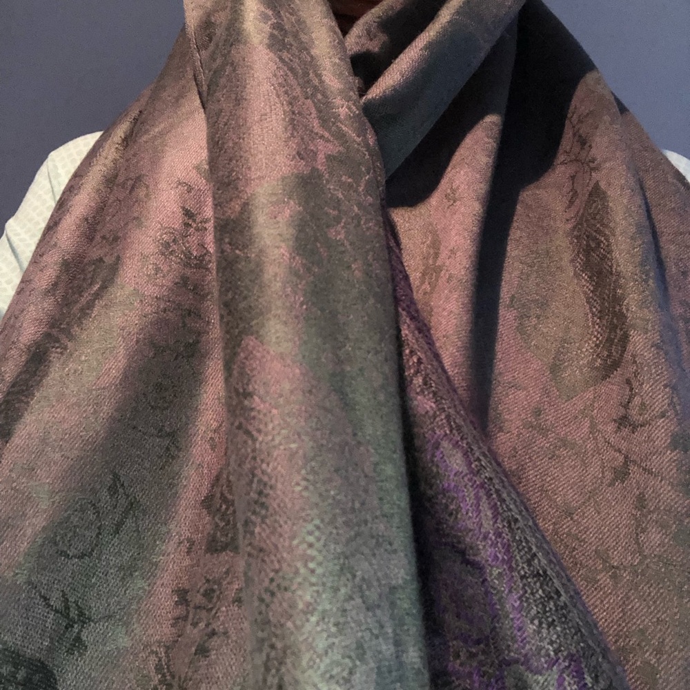 100% Cashmere Elegant Purple Dark Gray Paisley Scarf - Picture 8 of 9